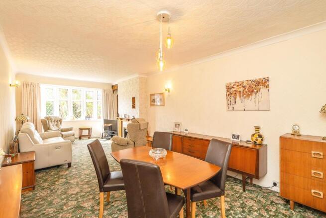 Lounge/Dining Room