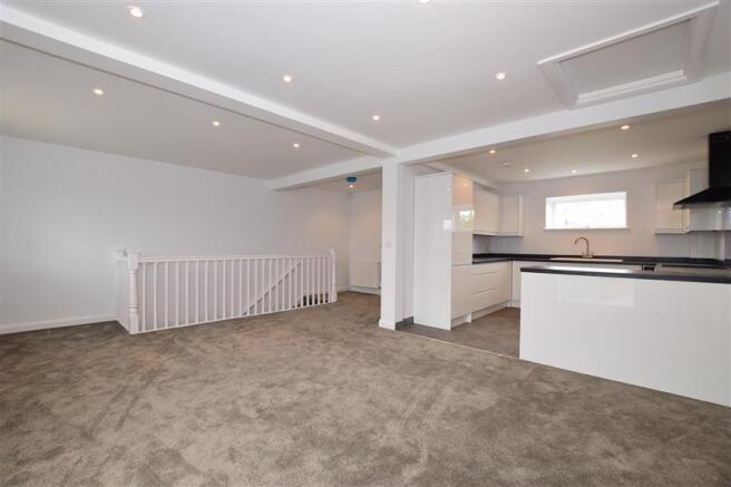 Lounge / Dining Area