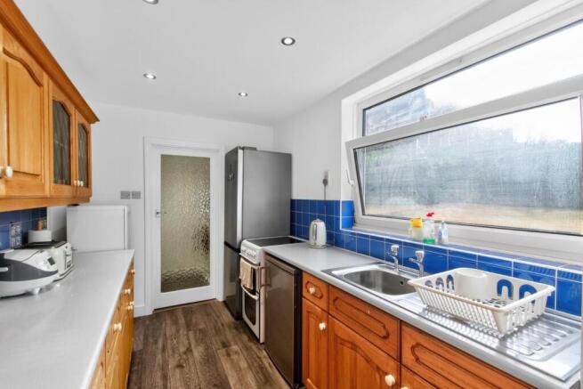 2 bed Flat for sale Image 6