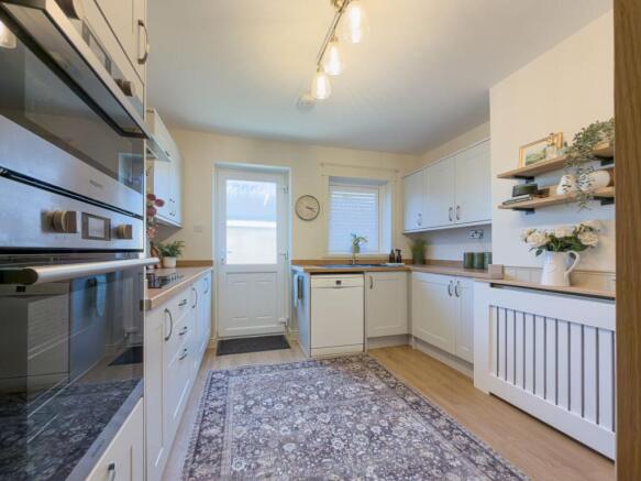4 bed Detached Bungalow for sale Image 10