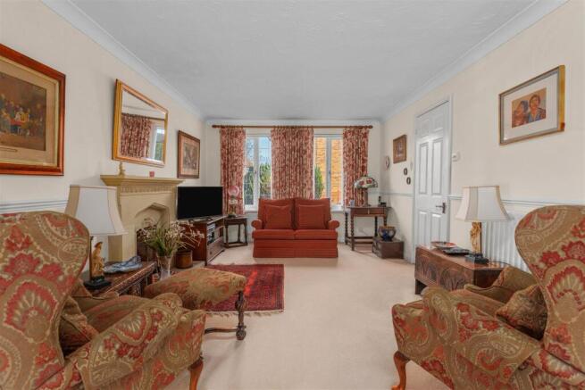 4 Delapre Drive, Banbury-8.jpg