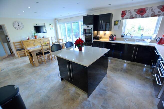 Kitchen/breakfast room/dining room