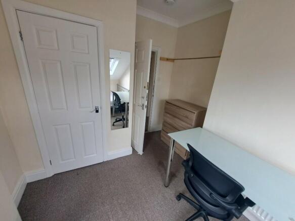 9 bed Detached to rent Image 12