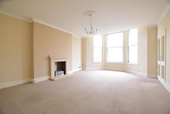 lounge-dining room 