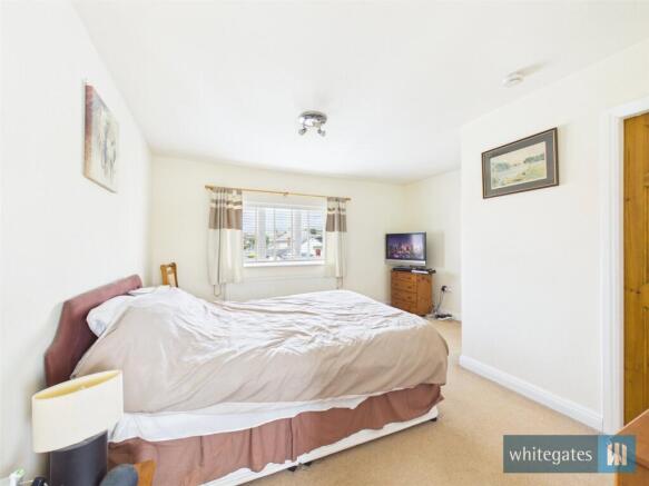 4 bed Semi-Detached for sale Image 4