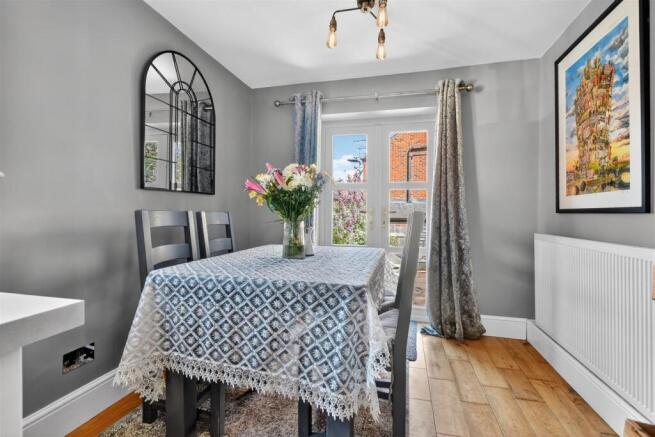 4 bed Terraced for sale Image 8