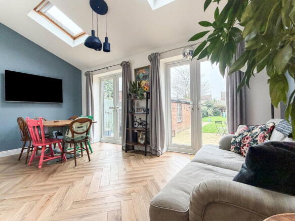 3 bed Semi-Detached for sale Image 8