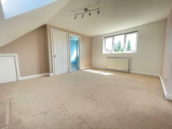 4 bed Semi-Detached to rent Image 9