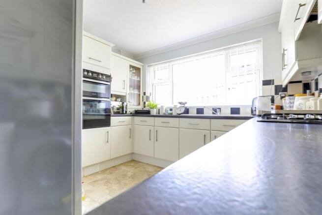 Kitchen 1.jpg