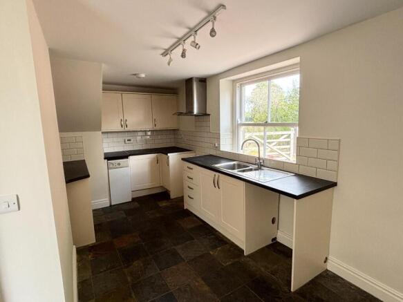 3 bed House to rent Image 7