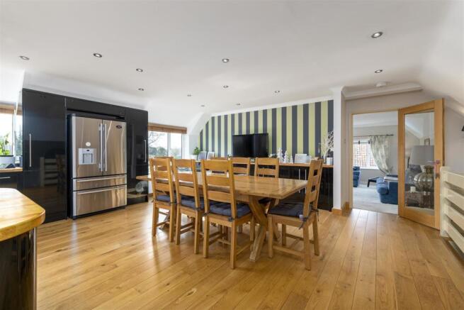 Kitchen_3.jpg