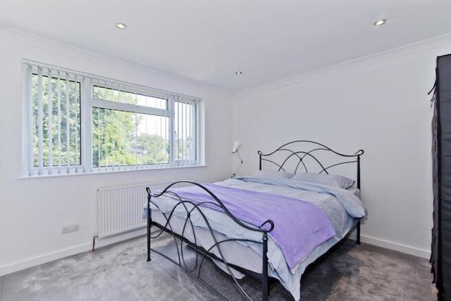 bed1.jpg