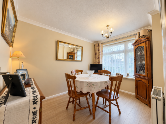 Spacious Two Bedroom Semi Detached Bungalow With No Onward Chain - Ballens Road, Lordswood photo 4