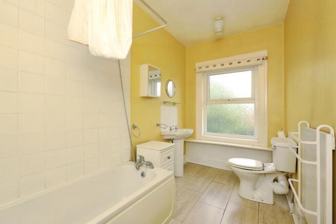 2 bed Flat for sale Image 11