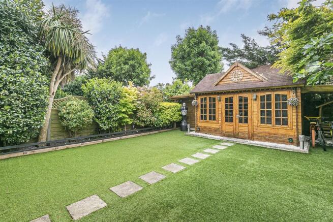 REAR GARDEN (PIC 2)