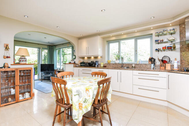 Kitchen/Breakfast...