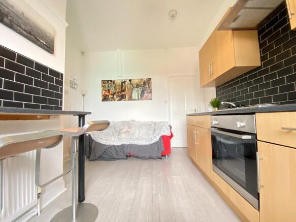 3 bed Semi-Detached to rent Image 6