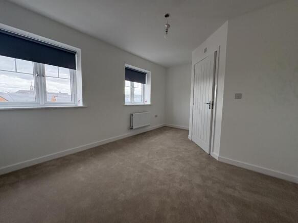 4 bed Flat to rent Image 3
