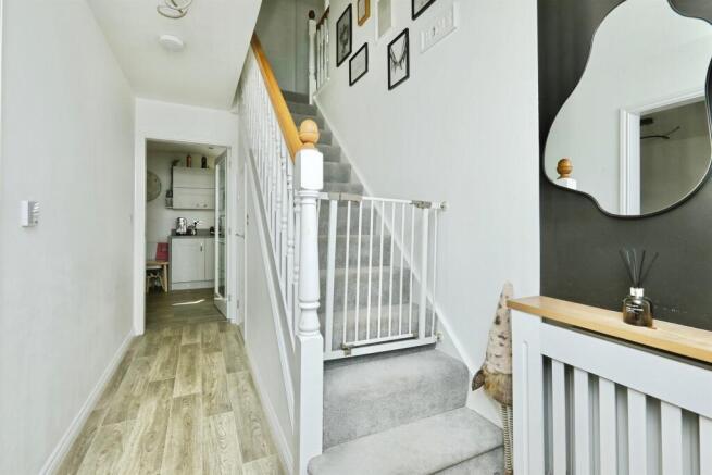 4 bed Detached for sale Image 5
