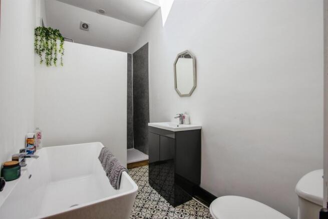 4 bed Semi-Detached for sale Image 12