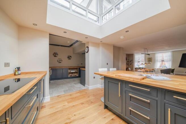 4 bed Link Detached House for sale Image 7