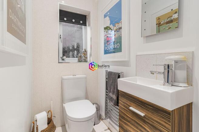 4 bed Detached for sale Image 10
