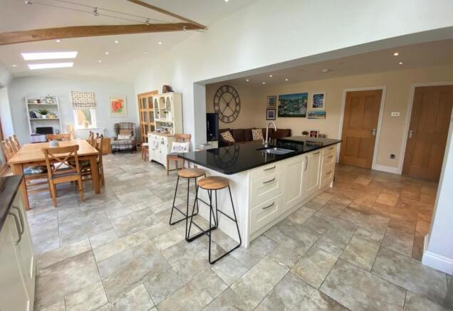 Kitchen 3.jpg