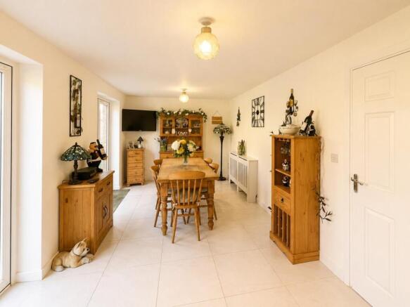 70 Chamberlyne Cresent, dinning room.jpg