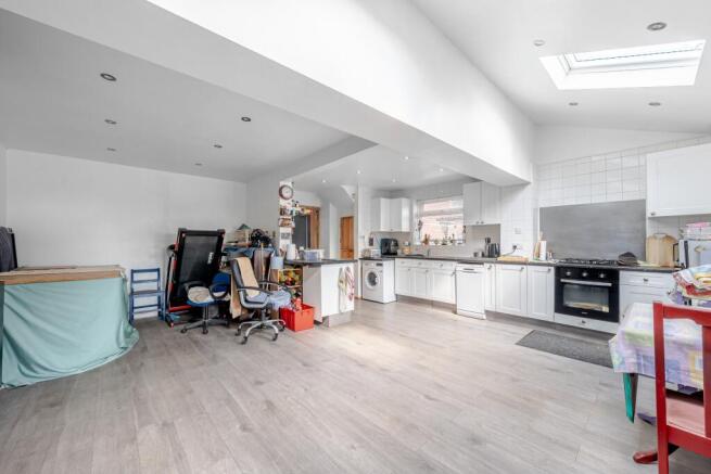 4 bed Semi-Detached for sale Image 5