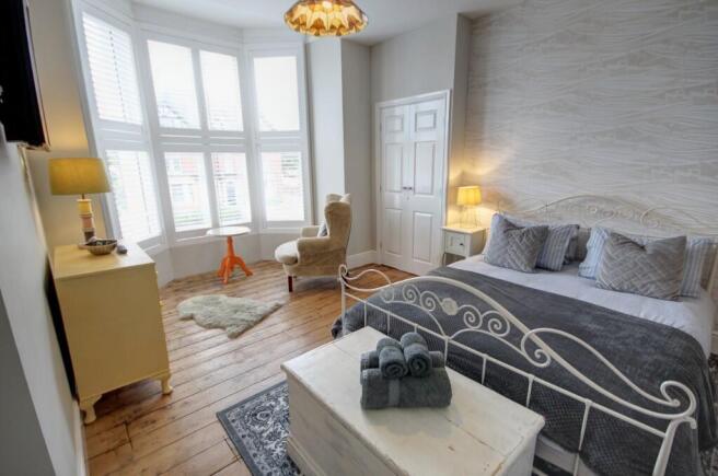 2 bed Flat for sale Image 6