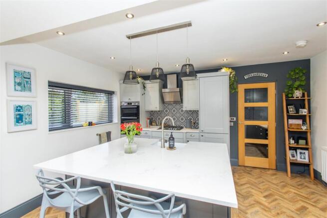 Kitchen/Breakfast Room