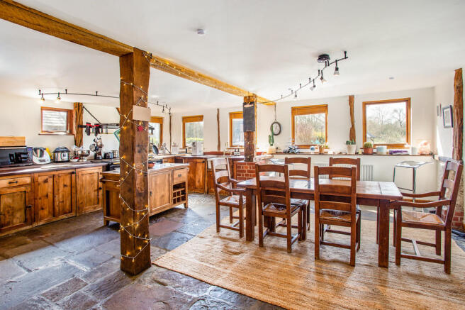 Kitchen/Breakfast...
