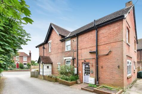 Station Road, Petersfield, GU32