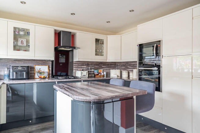 3 bed Semi-Detached for sale Image 5