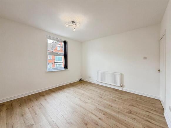 3 bed Terraced for sale Image 11