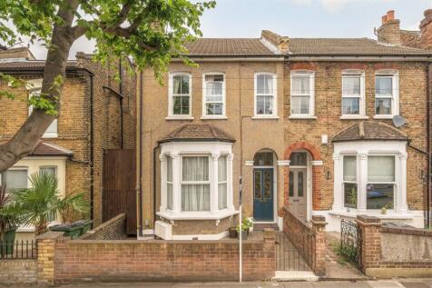 Delafield Road, Charlton