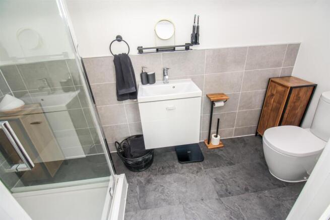 4 bed Detached for sale Image 12