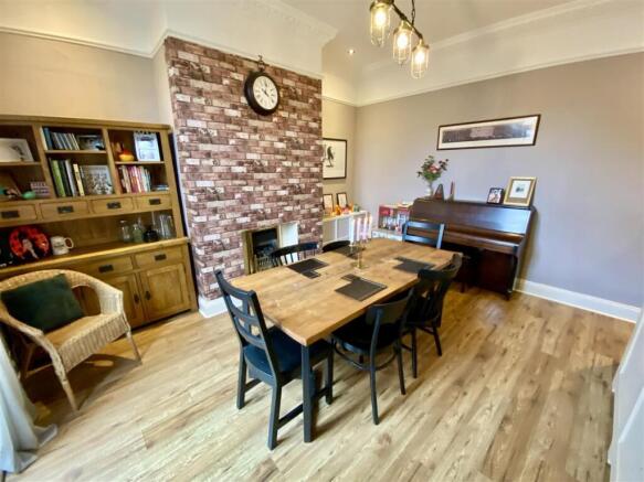 4 bed Terraced for sale Image 5