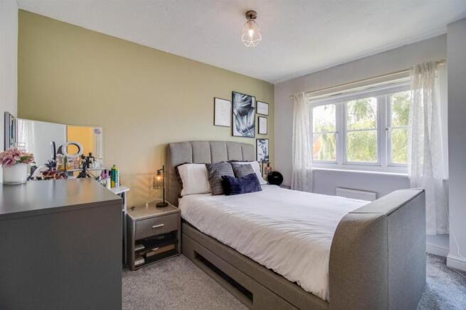 3 bed Terraced for sale Image 8
