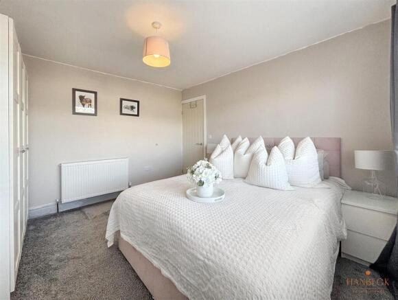 2 bed Semi-Detached Bungalow for sale Image 7