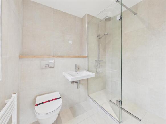4 bed Detached for sale Image 11