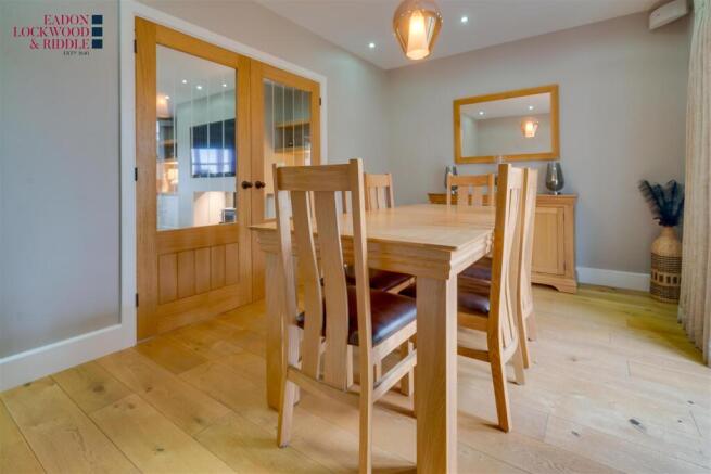 4 bed Detached for sale Image 11
