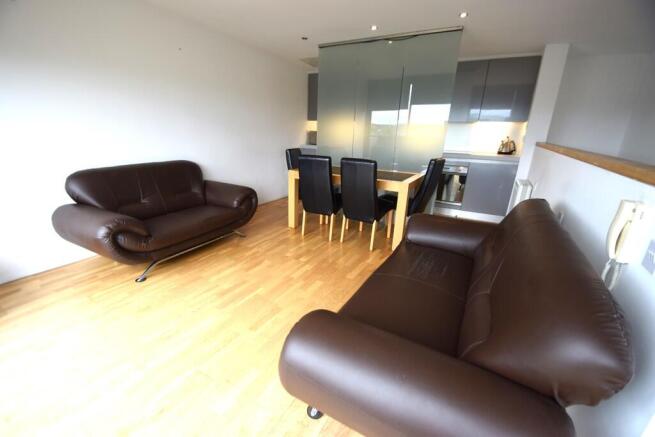2 bed Apartment to rent Image 4