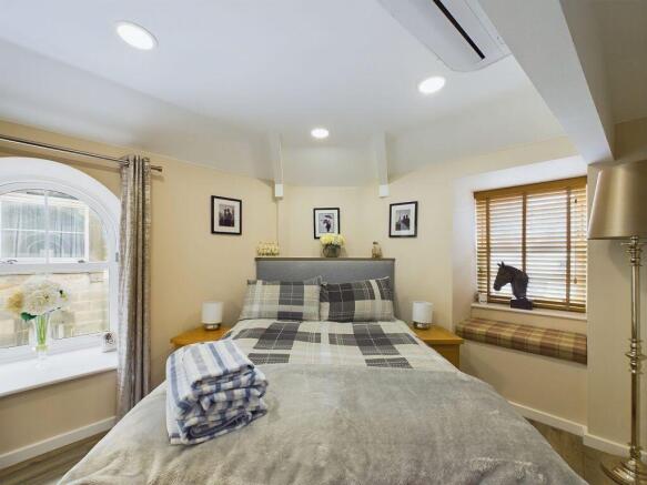 5 bed Apartment for sale Image 9