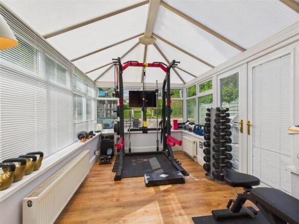 4 bed Semi-Detached for sale Image 9