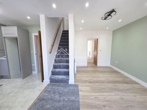 4 bed Semi-Detached for sale Image 5