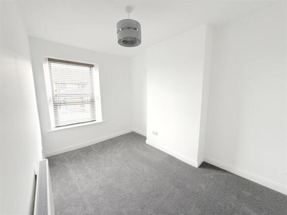 2 bed End of Terrace to rent Image 7