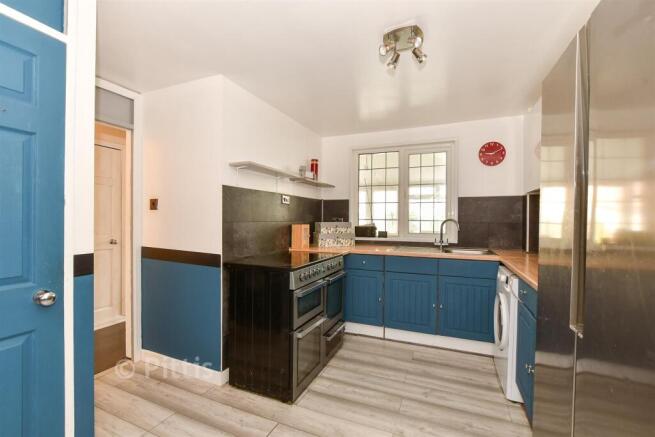 Kitchen/ Dining Room