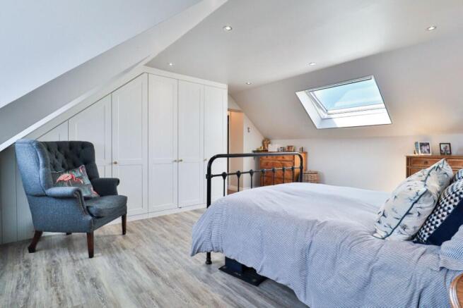 4 bed Detached for sale Image 9