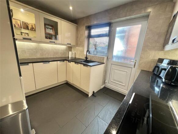3 bed Bungalow for sale Image 3